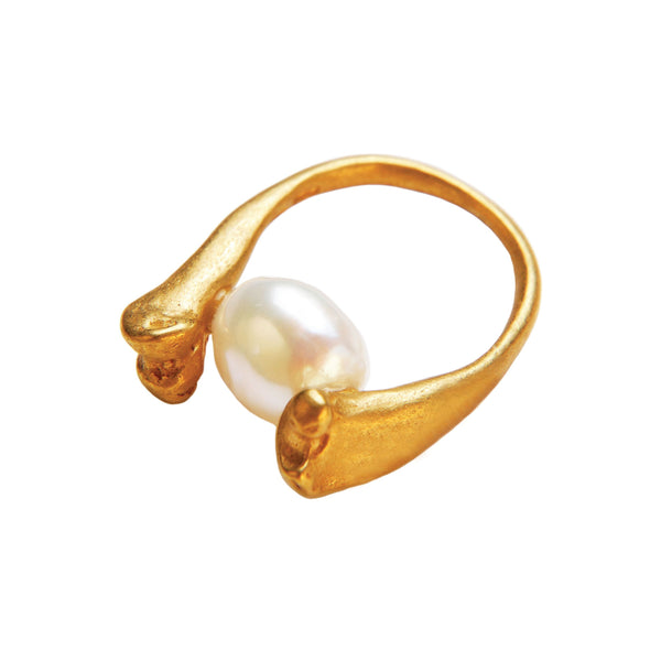 Tortuga Ring Gold Magpie Bone Pearl