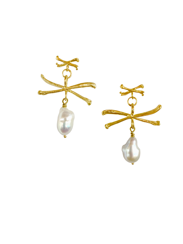 Filibuster Gold Pearl Earring