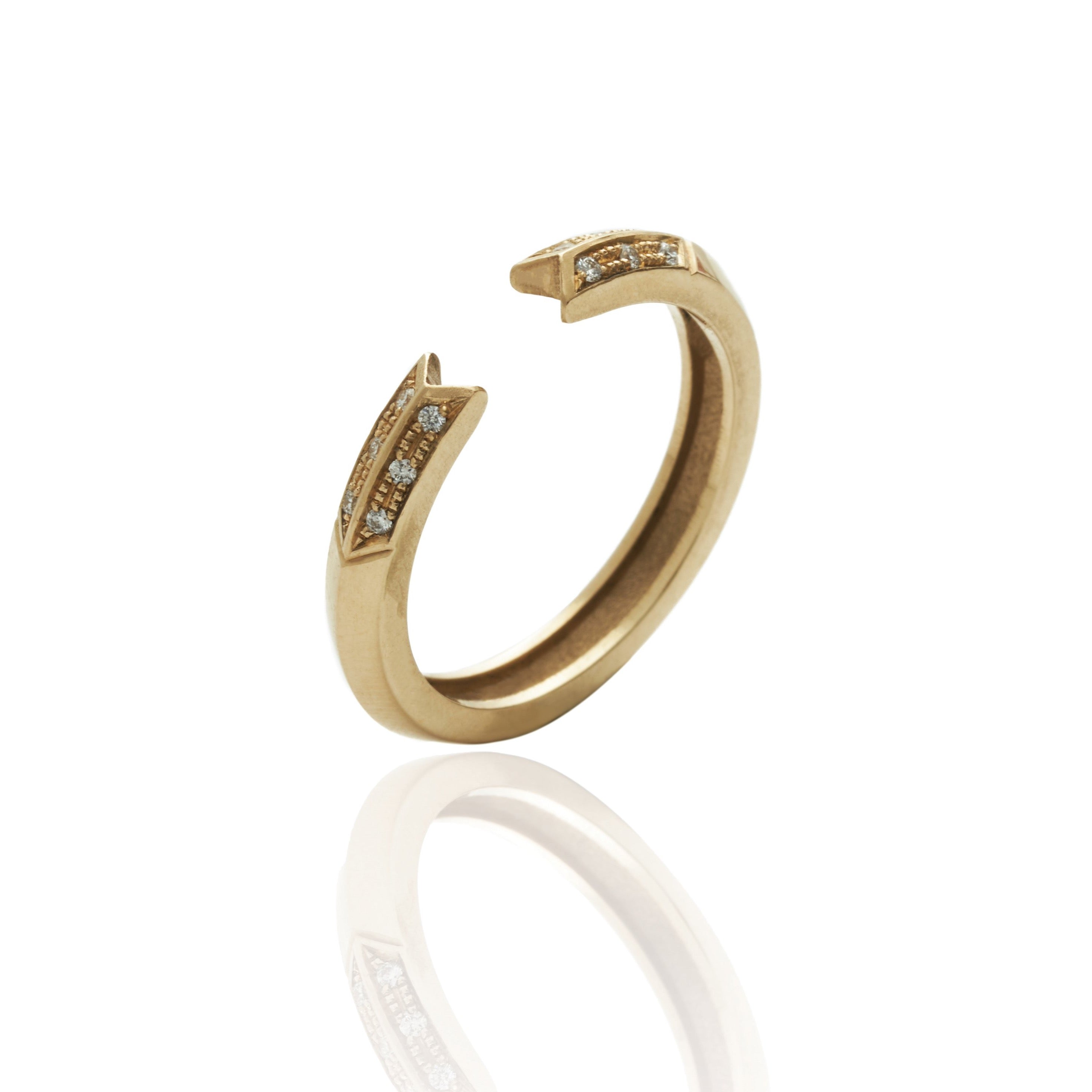 9kt Gold Ring Set with Diamond and Tourmaline