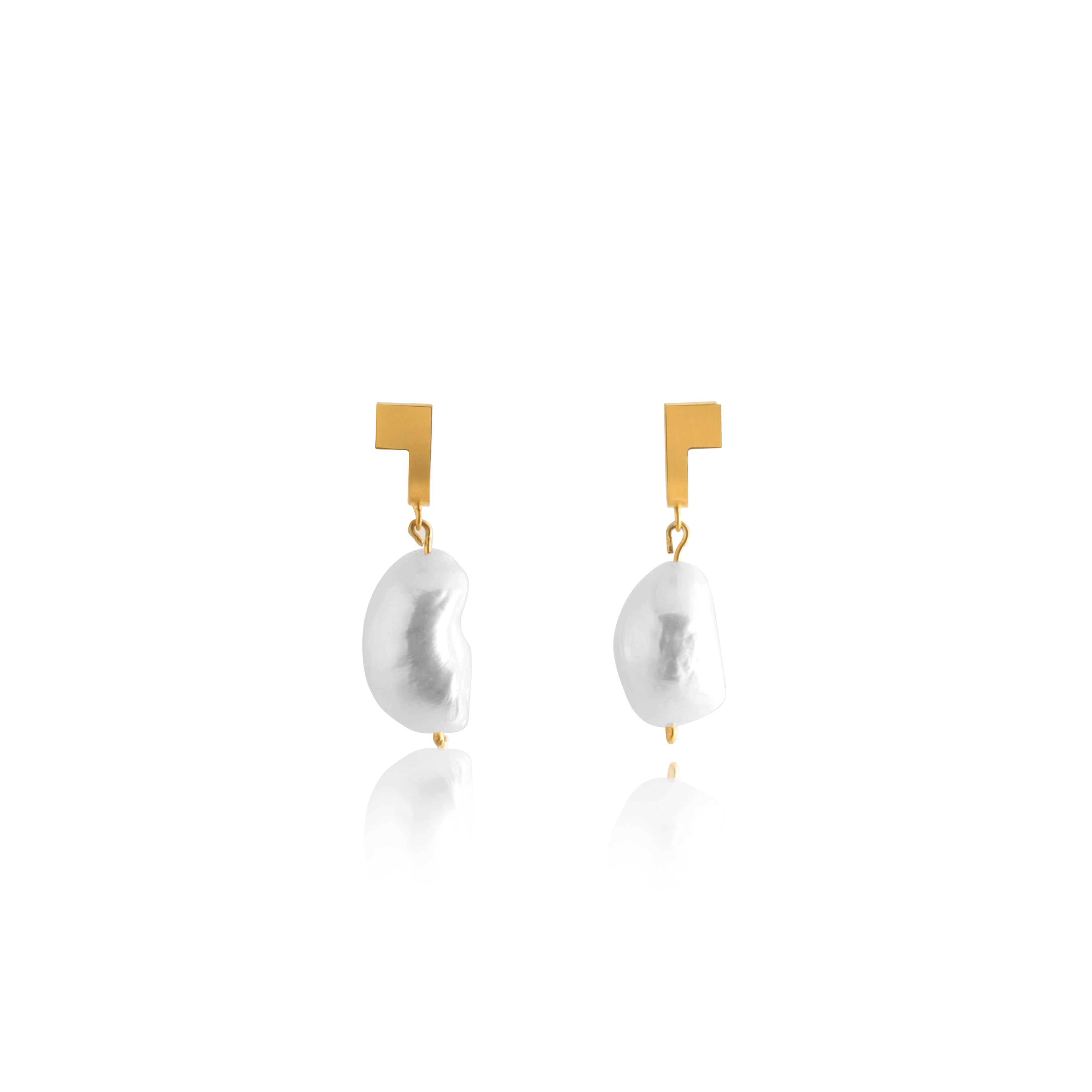 Unfinishing Line Gold And Pearl Curve Square Earrings