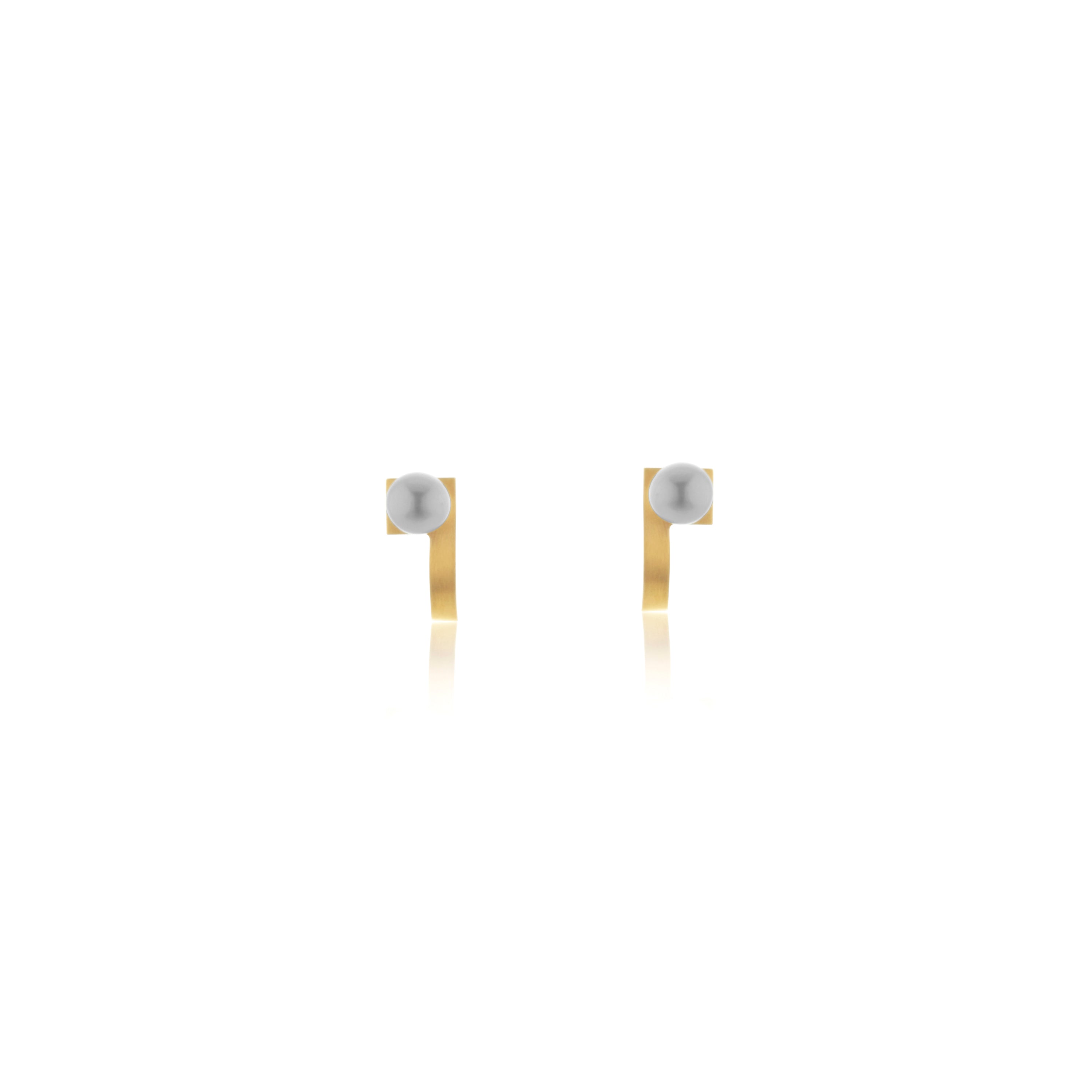 Unfinishing Line Gold Curve Single Pearl Earrings
