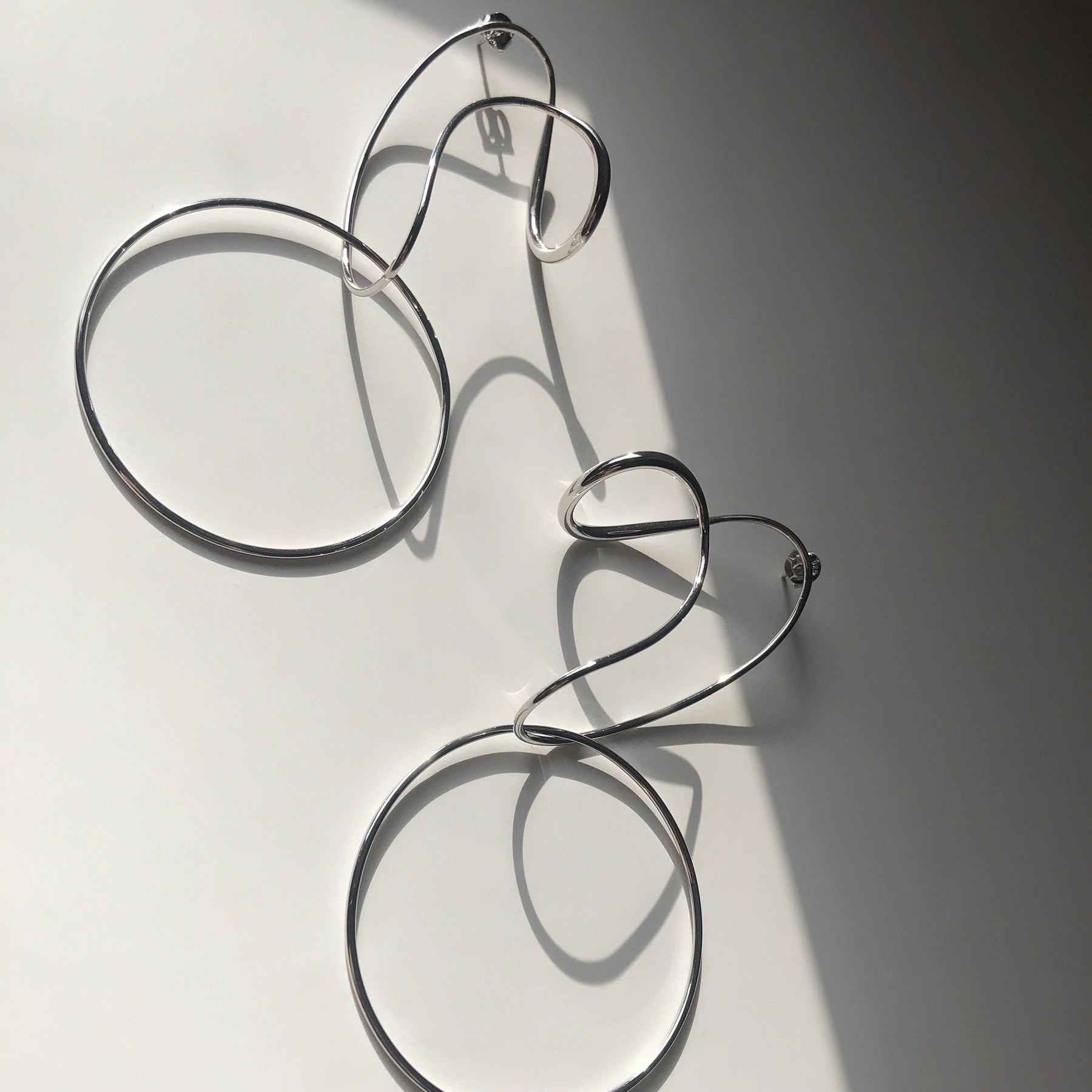 OPPOSING FORMS EARRINGS